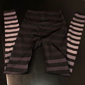 K-deer workout tights black to grey striped ombre